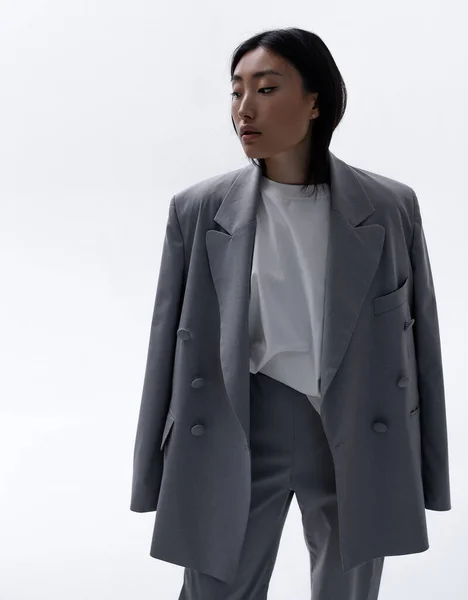 Beautiful Asian Girl Gray Suit Poses White Wall Photo Studio — Stok fotoğraf