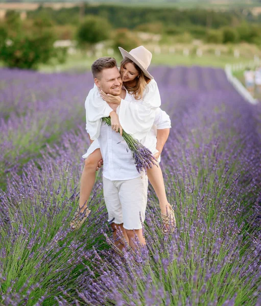 Portrait Beautiful Young Couple Light Summer Clothes Hugging Lavender Field — Fotografia de Stock