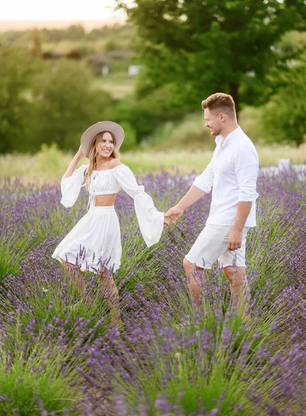 Portrait Beautiful Young Couple Light Summer Clothes Hugging Lavender Field — Fotografia de Stock