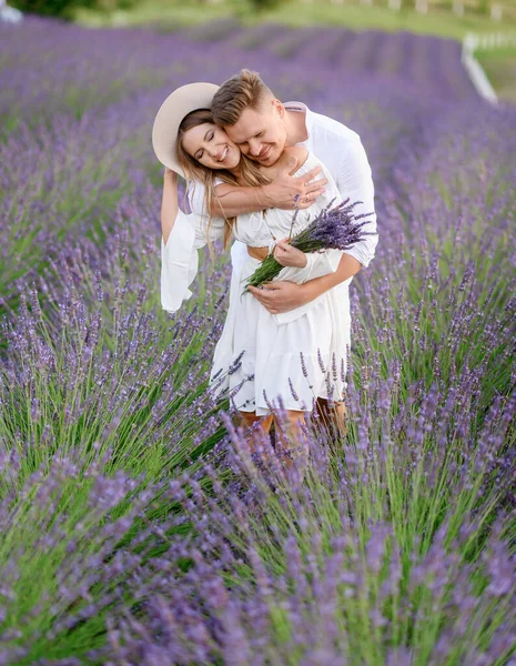 Portrait Beautiful Young Couple Light Summer Clothes Hugging Lavender Field — 스톡 사진