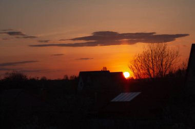 Şehrin üzerinde gün batımı