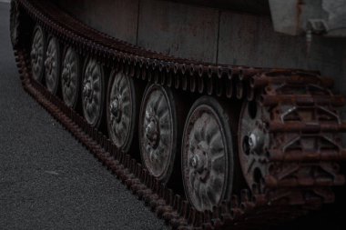 Parktaki eski ahşap köprü