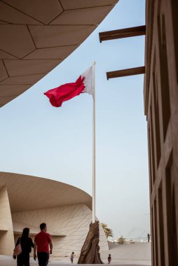 Doha Katar. On yedi. Nisan 2019 Katar Ulusal Müzesi. Iraklı sanatçı Ahmed Al Bahrani 'nin 