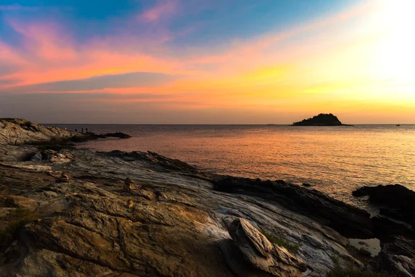 Günbatımının manzarası Khao Laem Ya-Mu Ko Samet Ulusal Parkı, Tayland