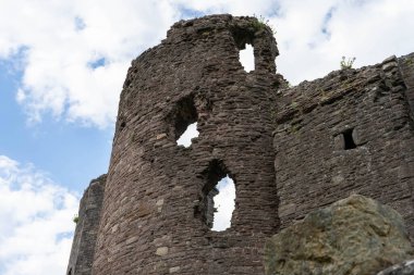 Abergavenny Kalesi ve Mavi Gökyüzü Görünümü