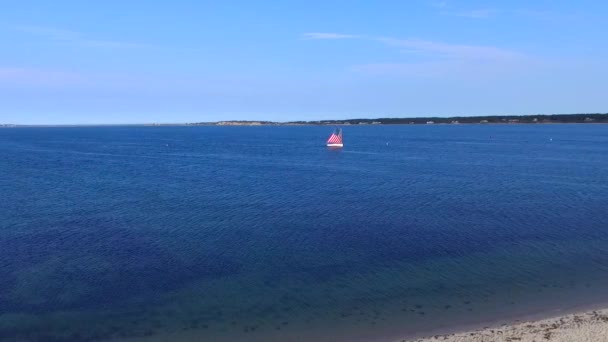 Aerial Shot Boat Huge American Flag Water Coast Martha Vineyard — Stockvideo