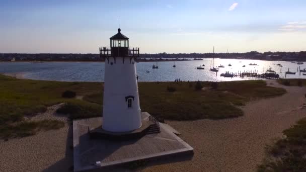 马萨诸塞州Martha Vineyard Edgartown灯塔的空中拍摄 — 图库视频影像