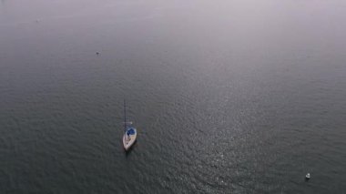 Martha 's Vineyard, ABD açıklarında bir teknenin havadan çekilmiş görüntüsü.