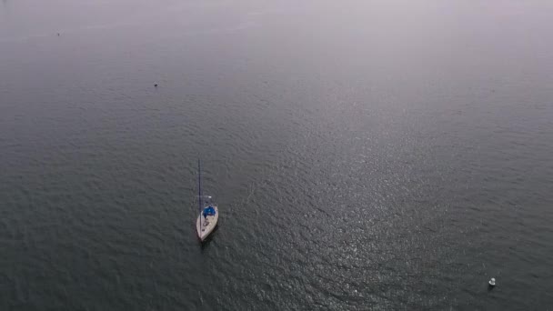 Flygfoto Båt Vatten Utanför Kusten Martha Vineyard Usa — Stockvideo