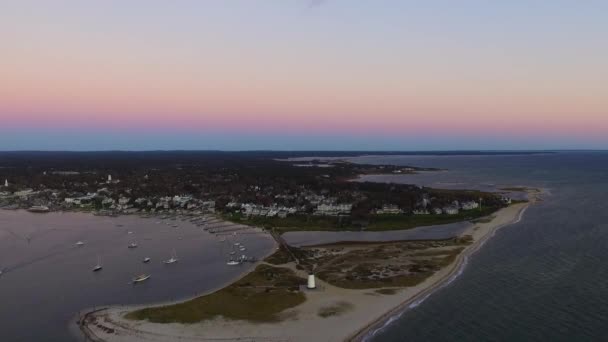 马萨诸塞州Martha Vineyard Edgartown灯塔的空中拍摄 — 图库视频影像