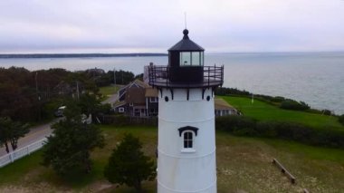 Oak Bluffs, Martha 's Vineyard, ABD' deki East Chop Deniz fenerinin hava görüntüleri