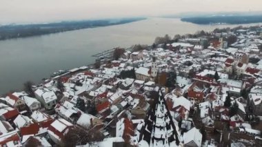 Gardos kulesinin kışın havadan çekilmiş görüntüleri, Belgrad ve Sırbistan