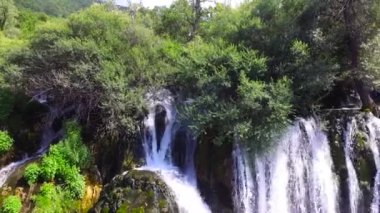 Martin Brod 'un Bosna' daki şelalesi, Una Nehri 'nin Ulusal Park' taki görüntüsü