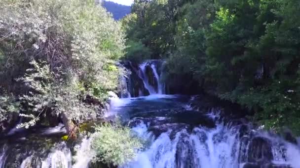 ボスニアのマーティン ブロッド滝の空中撮影 国立公園のウナ川 — ストック動画