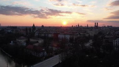 Münih şehir merkezinin hava görüntüsü. Skyline, Frauenkirche, Almanya