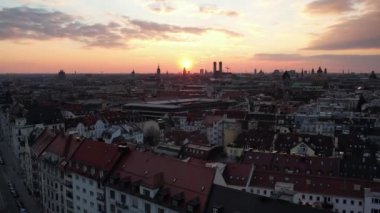 Münih şehir merkezinin hava görüntüsü. Skyline, Frauenkirche, Almanya