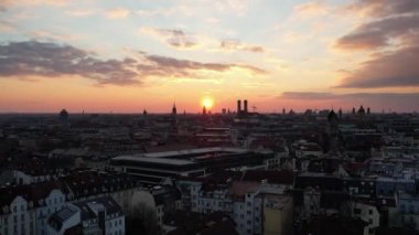 Münih şehir merkezinin hava görüntüsü. Skyline, Frauenkirche, Almanya