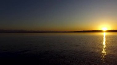 Starnbergersee üzerinde güzel bir günbatımının hava görüntüsü. Alpler arka planda, Almanya Bayern 'de.