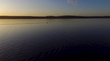 Starnbergersee üzerinde güzel bir günbatımının hava görüntüsü. Alpler arka planda, Almanya Bayern 'de.