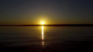 Starnbergersee üzerinde güzel bir günbatımının hava görüntüsü. Alpler arka planda, Almanya Bayern 'de.