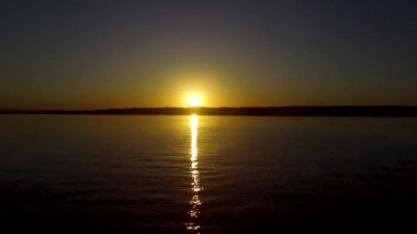 Starnbergersee üzerinde güzel bir günbatımının hava görüntüsü. Alpler arka planda, Almanya Bayern 'de.