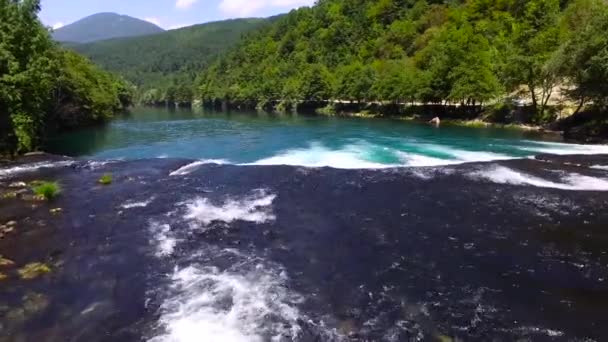 Foto Aérea Hermoso Río Turquesa Una Con Sus Cascadas Bosnia — Vídeos de Stock