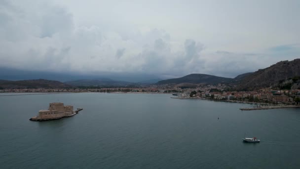 Veduta Aerea Del Castello Isola Nel Mare Della Grecia Vicino — Video Stock