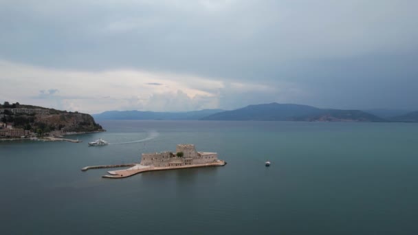 Veduta Aerea Del Castello Isola Nel Mare Della Grecia Vicino — Video Stock