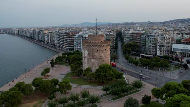 Flygfoto Över Thessaloniki White Tower Vid Soluppgången Drönarskott Med Mjukt — Stockvideo