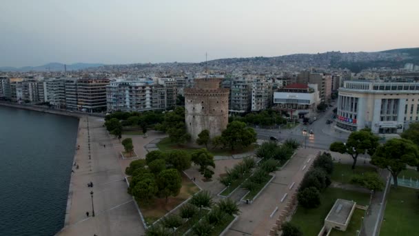 Αεροφωτογραφία Του Λευκού Πύργου Θεσσαλονίκης Ξημέρωμα Πυροβολισμός Μαλακό Πρωινό Φως — Αρχείο Βίντεο