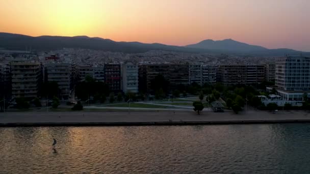 Napkeltekor Rálátás Thesszaloniki Fehér Toronyra Drónlövés Lágy Reggeli Fényben Görögország — Stock videók
