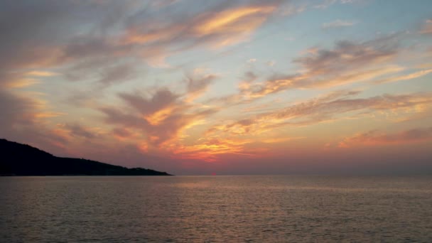 Vista Aérea Salida Del Sol Sobre Hermosa Playa Dorada Isla — Vídeos de Stock