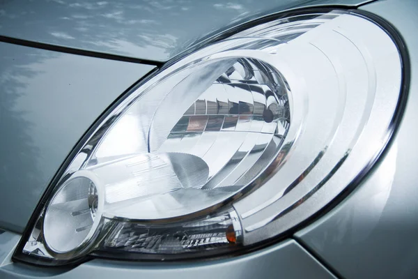 Car headlight close-up. Gray car. Big headlight. — Stockfoto