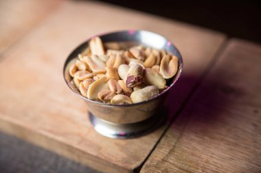  Yemek, lezzetli fındıklara yakın.