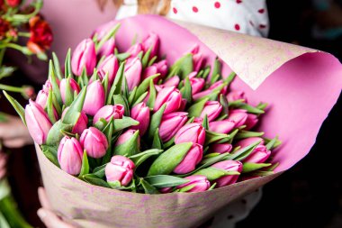 bir buket Pembe Laleler