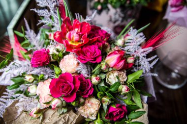 Güzel bir buket çiçek. 