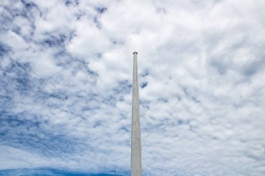 Bayrak direği sahanın ortasında bayrak olmadan