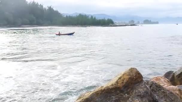 Fartyget Passerar Sydvästra Aceh Hamn Ett Ganska Mörkt Skick — Stockvideo