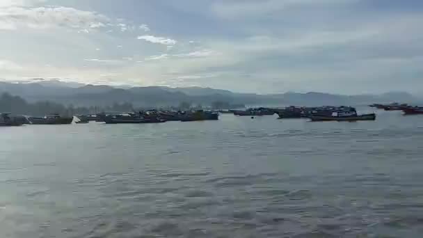 Fartyg Som Passerar Sydvästra Aceh Hamnen Mörka Förhållanden Andra Sidan — Stockvideo