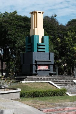 Banda Aceh, Endonezya - 18 Ağustos 2022 Taman Sari 'de bulunan yeşil ve sarı anıt