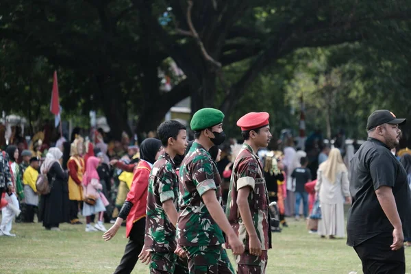 Banda Aceh Indonésia Agosto 2022 Três Garotos Parecem Com Soldados — Fotografia de Stock