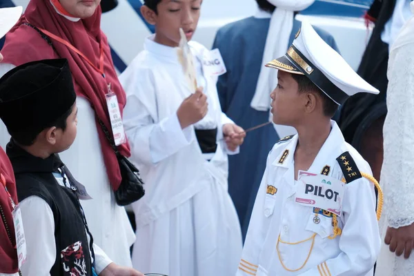Banda Aceh Indonésia Agosto 2022 Menino Vestido Branco Como Capitão — Fotografia de Stock