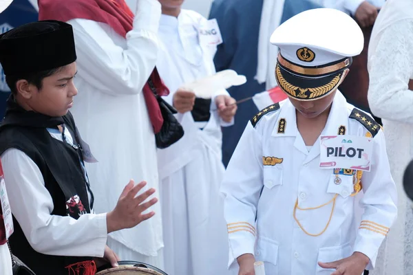 Banda Aceh Indonésia Agosto 2022 Menino Vestido Branco Como Capitão — Fotografia de Stock