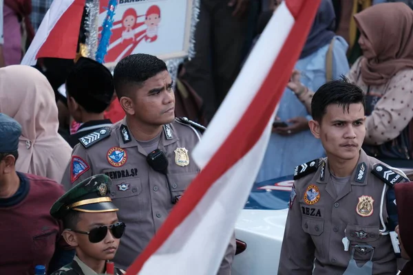 Banda Aceh Indonésia Agosto 2022 Dois Policiais Indonésios Estão Guarda — Fotografia de Stock