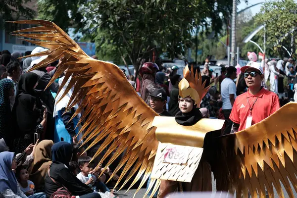 Banda Aceh Indonesia Agosto 2022 Una Ragazza Costume Unico Festival — Foto Stock