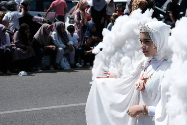 Banda Aceh Indonésia Agosto 2022 Foco Seletivo Uma Menina Vestida — Fotografia de Stock