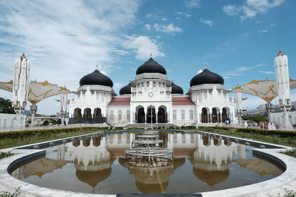 Burası Aceh Tarihi Camii Göletin Önünde Çekilmiş Adı Baiturrahman Camii — Stok fotoğraf