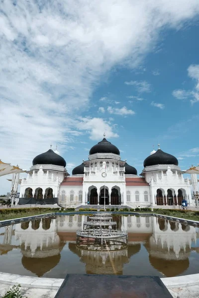 Banda Aceh Endonezya Ağustos 2022 Burası Aceh Tarihi Camii Göletin — Stok fotoğraf