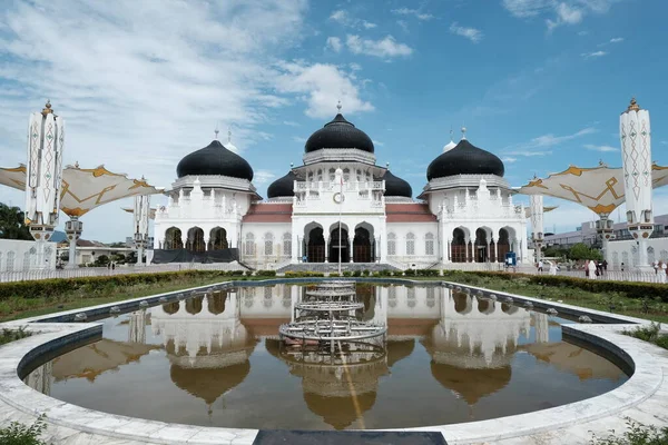 Banda Aceh Endonezya Ağustos 2022 Aceh Tarihi Camiinin Fotoğrafı Havuzun — Stok fotoğraf
