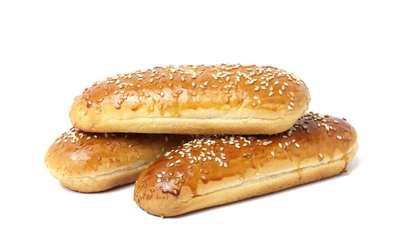 Gebackene Längliche Sesam Hot Dog Brötchen Isoliert Auf Weißem Hintergrund — Stockfoto